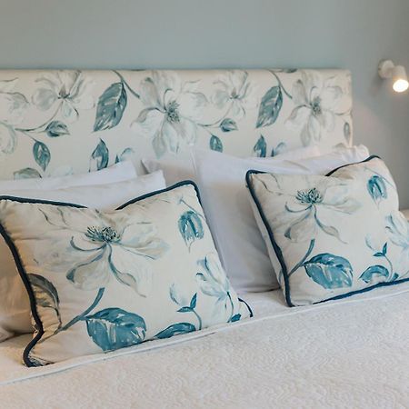 Revive On Oakview Boutique Beauty And Accommodation Ашбъртън Екстериор снимка