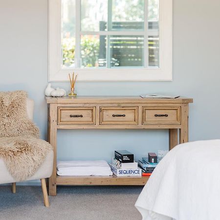 Revive On Oakview Boutique Beauty And Accommodation Ашбъртън Екстериор снимка
