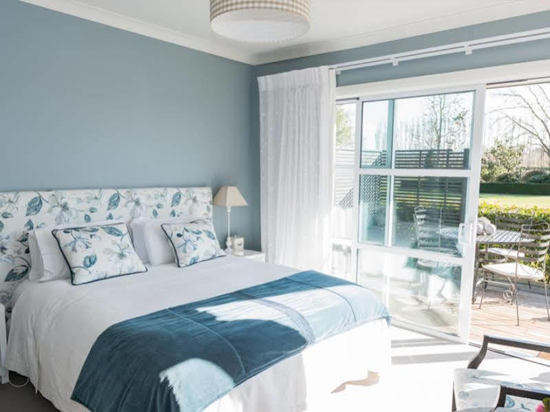 Revive On Oakview Boutique Beauty And Accommodation Ашбъртън Екстериор снимка
